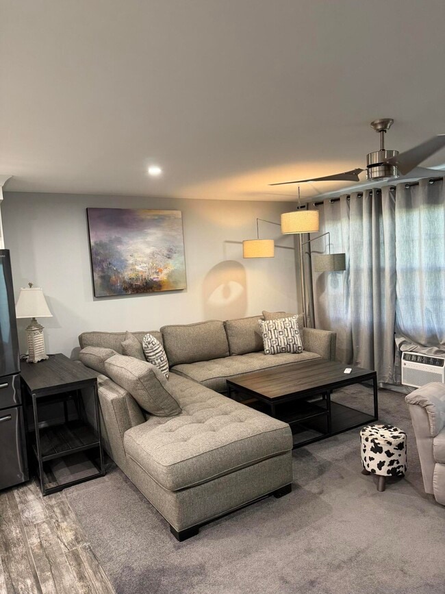 Building Photo - 387 Mansfield I