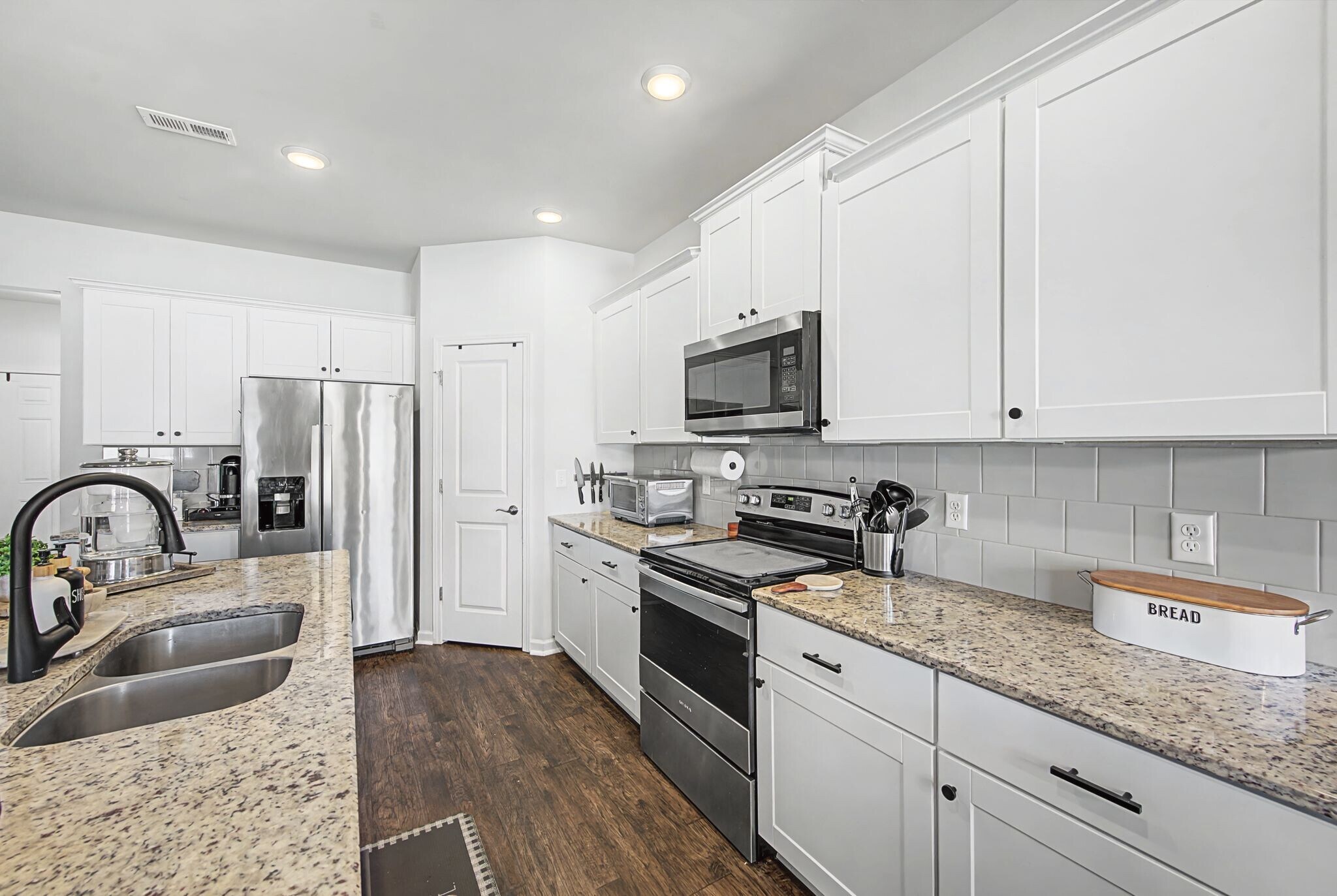 Building Photo - 2784 Nottingham Dr