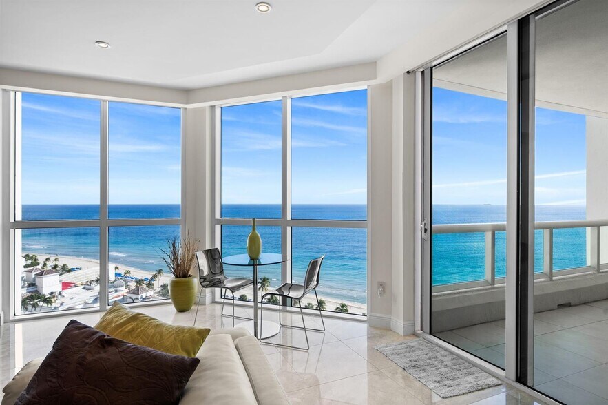 Building Photo - 101 S Fort Lauderdale Beach Blvd