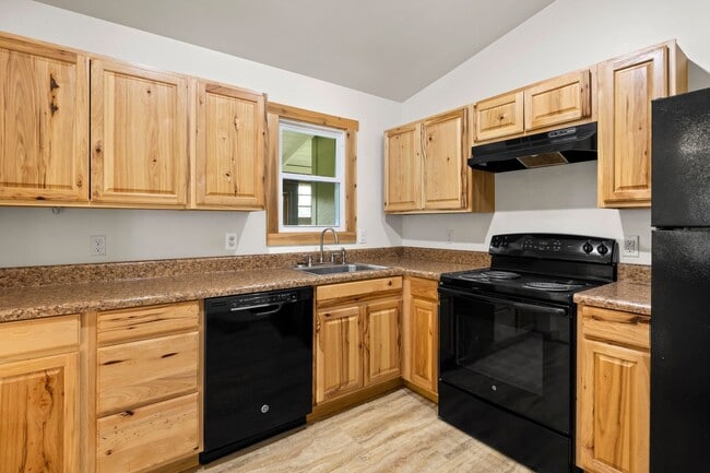 Building Photo - Unique 2-Bedroom, 1-Bathroom with Loft Spa...