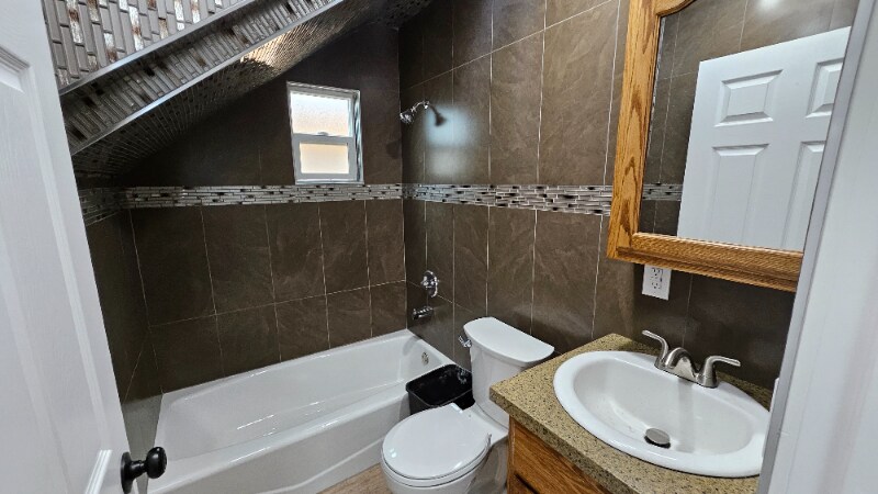 Building Photo - 711 N Sloan Ave