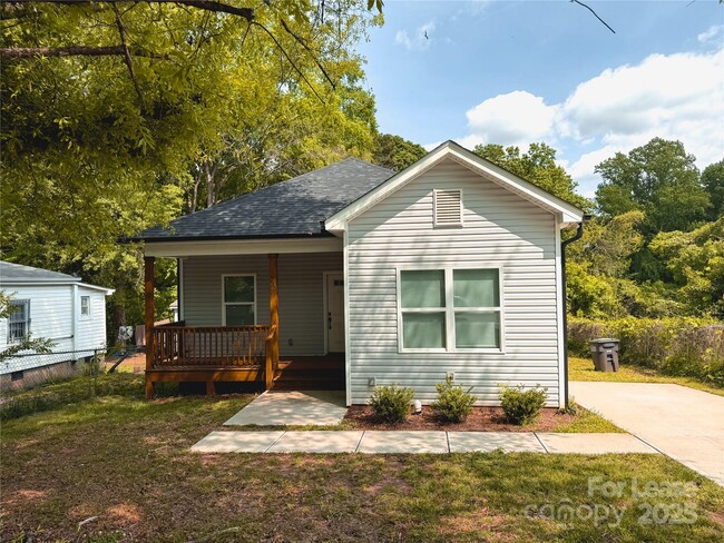 Primary Photo - 832 N Weldon St
