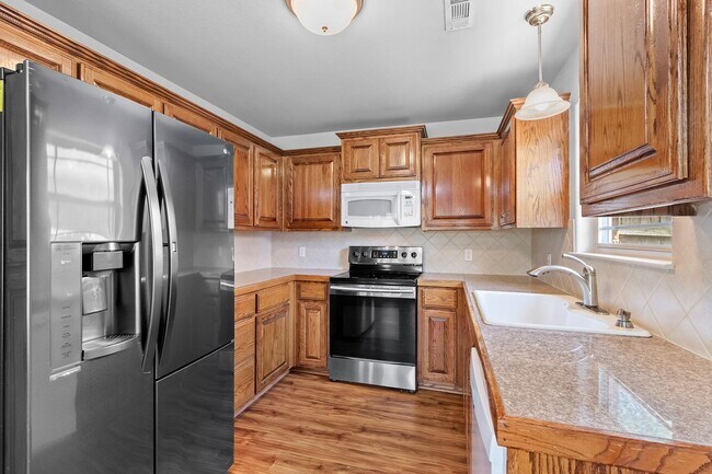 Building Photo - Come home to this gorgeous, light-filled home with an enormous and beautiful backyard!