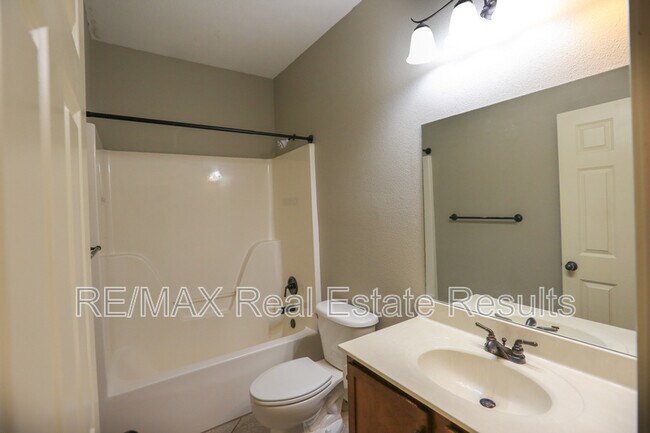 Building Photo - 3104 SW Tunica Ave
