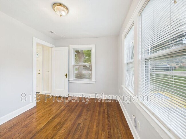 Building Photo - 111 W 78th St