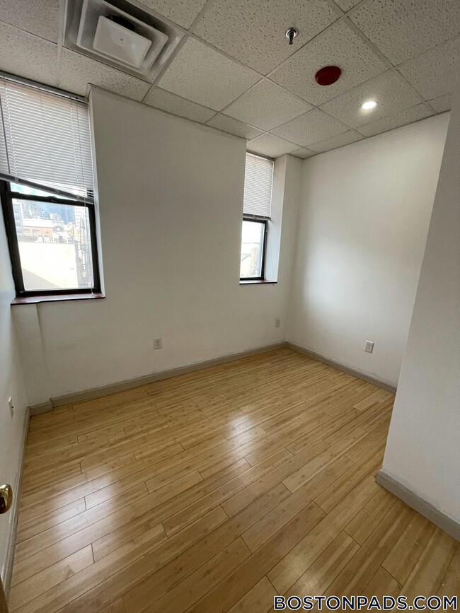 Building Photo - 72 Kneeland St