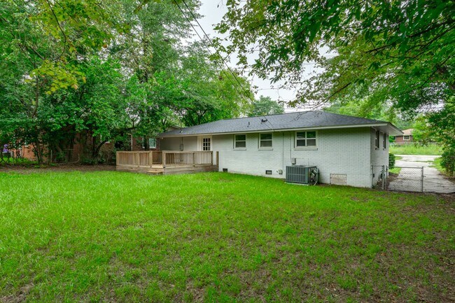 Building Photo - 2108 Leesburg Rd