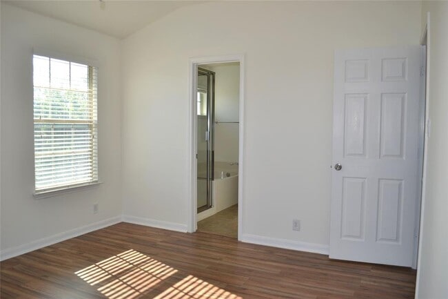 Building Photo - 9201 Brodie Ln