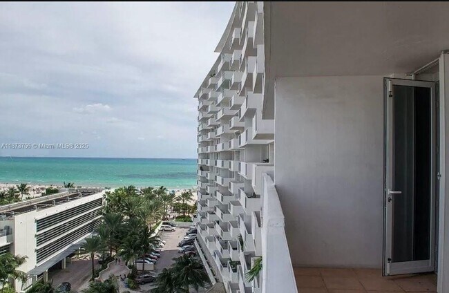 Building Photo - 100 Lincoln Rd