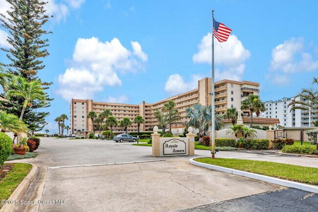 Building Photo - Oceanfront Oasis