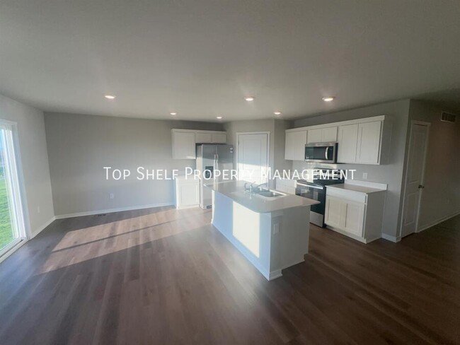Building Photo - 1407 NE Crossing Oaks Dr