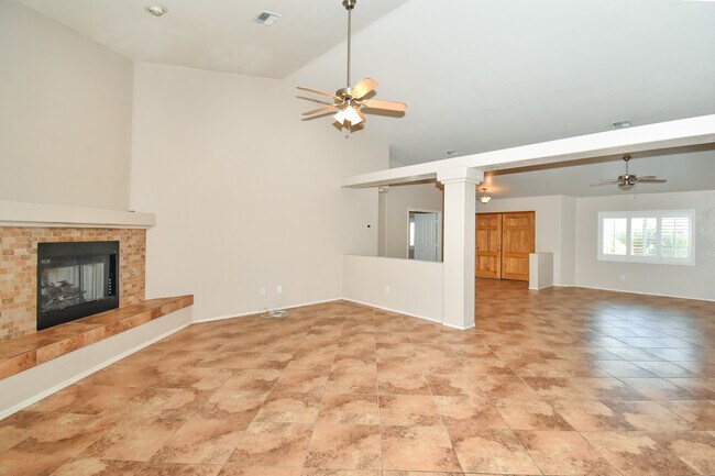 Building Photo - 8406 E Lorenzo Ln