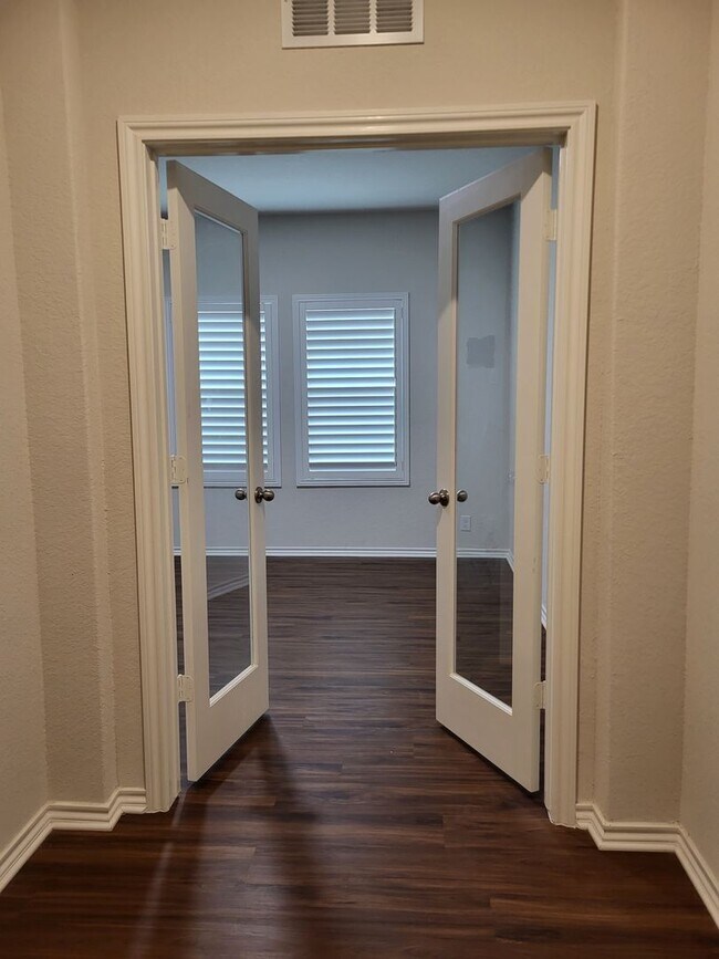 Building Photo - Ready for Move-In