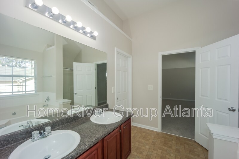 Building Photo - 655 Balerma St