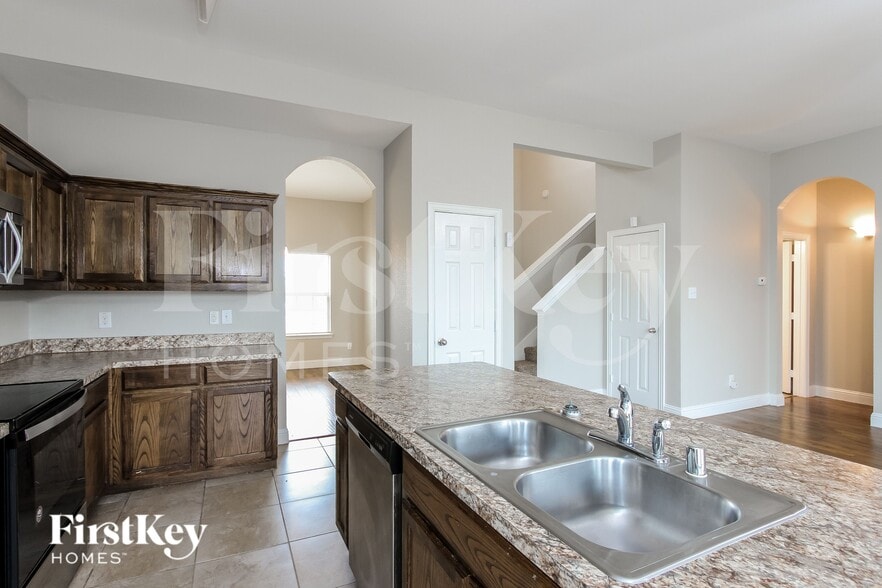 Building Photo - 1215 Jewel Ln