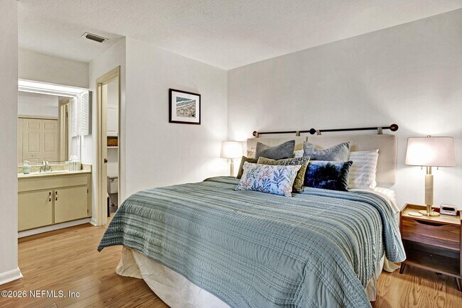 Building Photo - 743 Spinnakers Reach Dr