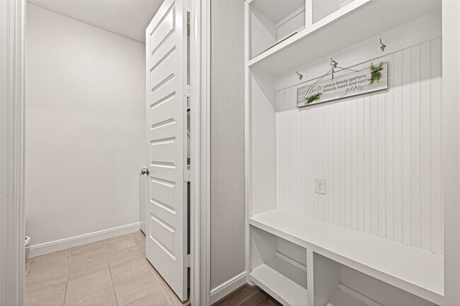 Building Photo - 17685 Martin Crk Ln