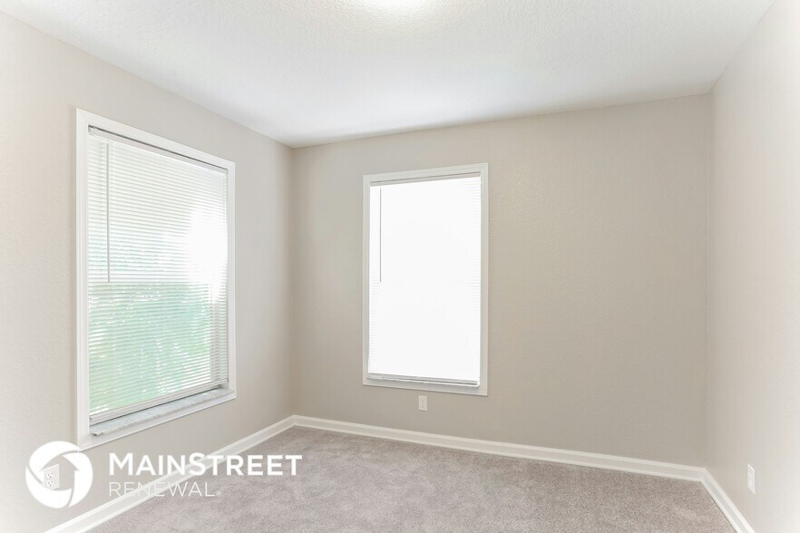 Building Photo - 2900 Freemont Terrace S