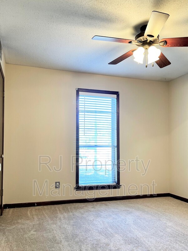 Building Photo - 2844 Marbry Dr