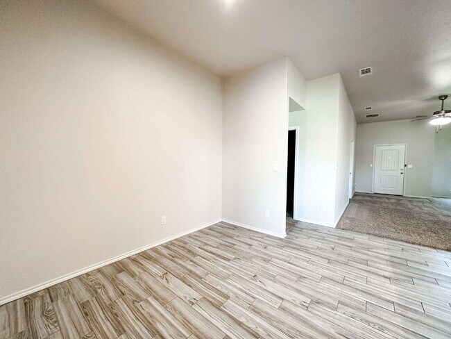 Building Photo - 3/2/2 Home in Windstone!