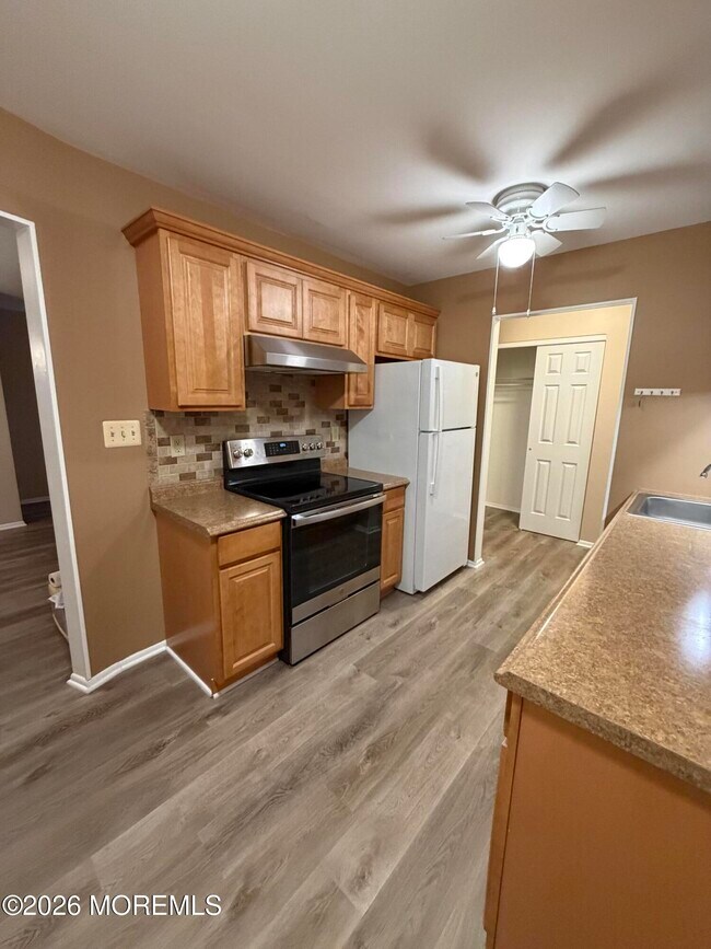 Building Photo - 218 Medford Ct