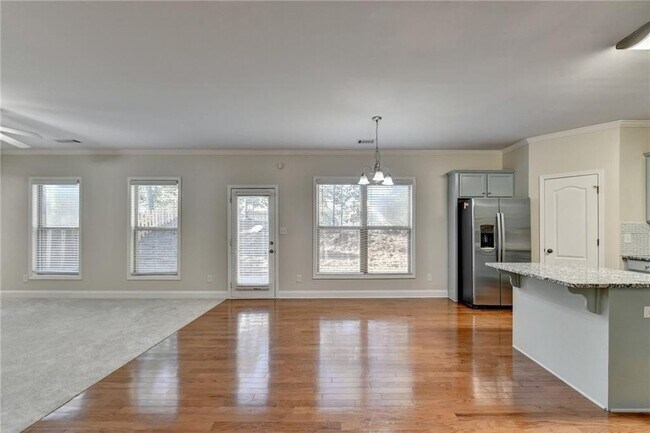 Building Photo - 522 Suwanee Oaks Dr NE