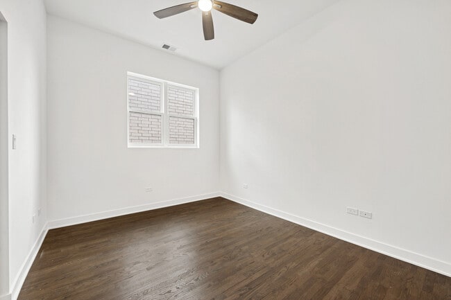 Building Photo - 1952 W Ohio St