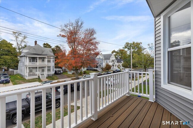 Building Photo - 36 Maple St