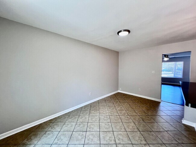 Building Photo - Gorgeous townhouse in the heart of Virgini...