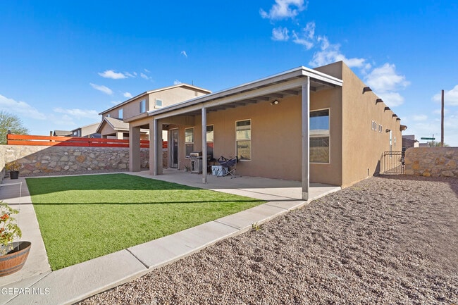 Building Photo - 14829 Sunny Land Ave