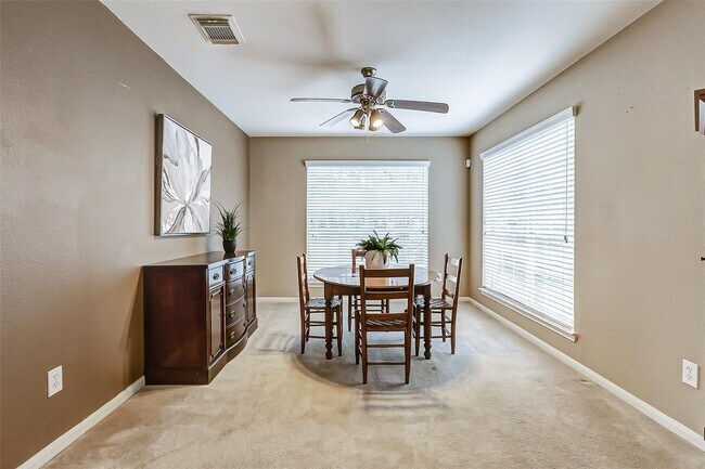 Building Photo - 6303 Applewood Forest Dr