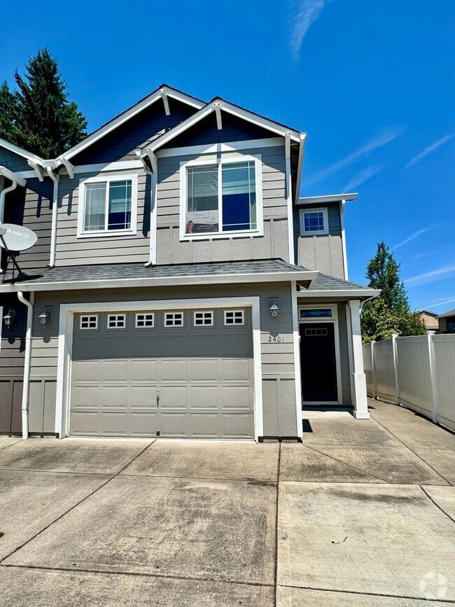 Building Photo - COMING SOON - EZ access to 205 within minu...