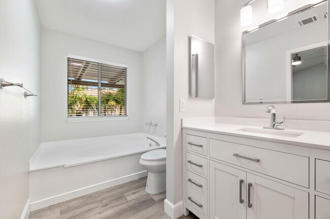 Building Photo - 39495 Regency Way