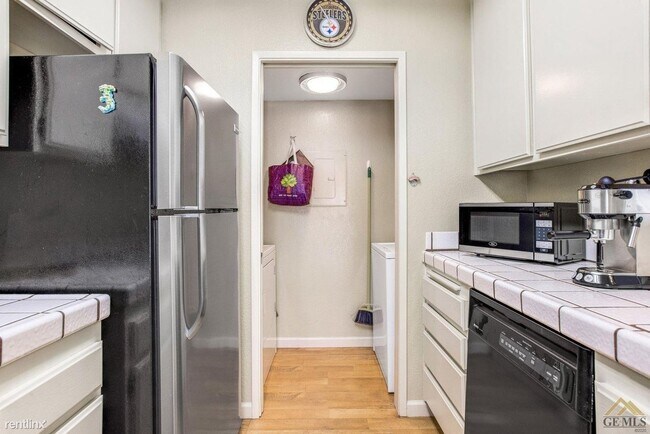 Building Photo - 1 br, 1 bath Condo - 8000 Kroll Way Apt 25