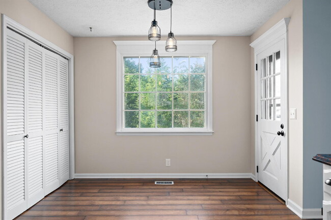 Building Photo - Huge Corner Lot in Glen Oaks!