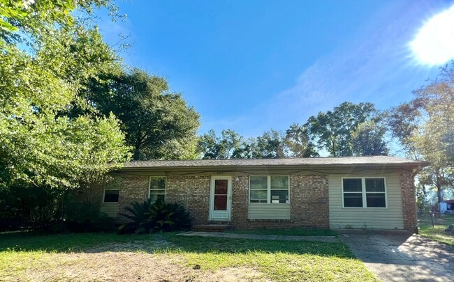 Building Photo - 4011 Wood Dr