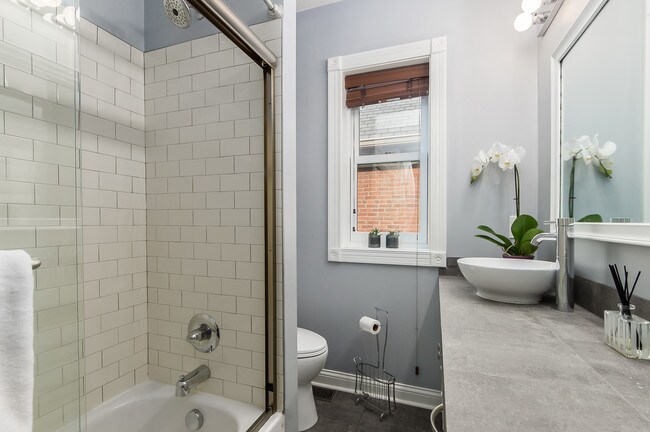 2nd Floor Bathroom - 1141 Summit St