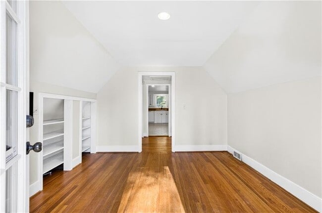 Building Photo - 613 Pelham Rd NE