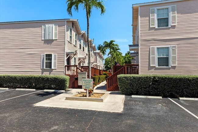 Building Photo - Charming 2-Bedroom home with Front and Rear Balconies