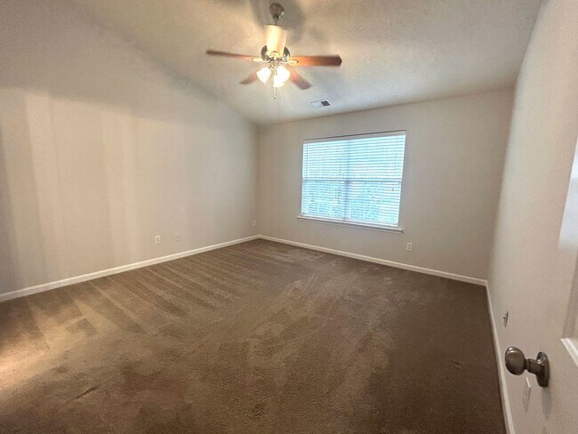 Building Photo - Excellent 3BD/2BA Ranch Home in quiet subd...