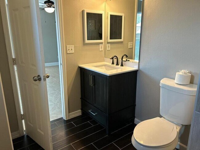 Building Photo - 912 Park Valley Cir