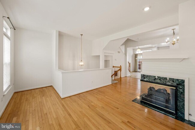 Building Photo - 956 Harrison Cir