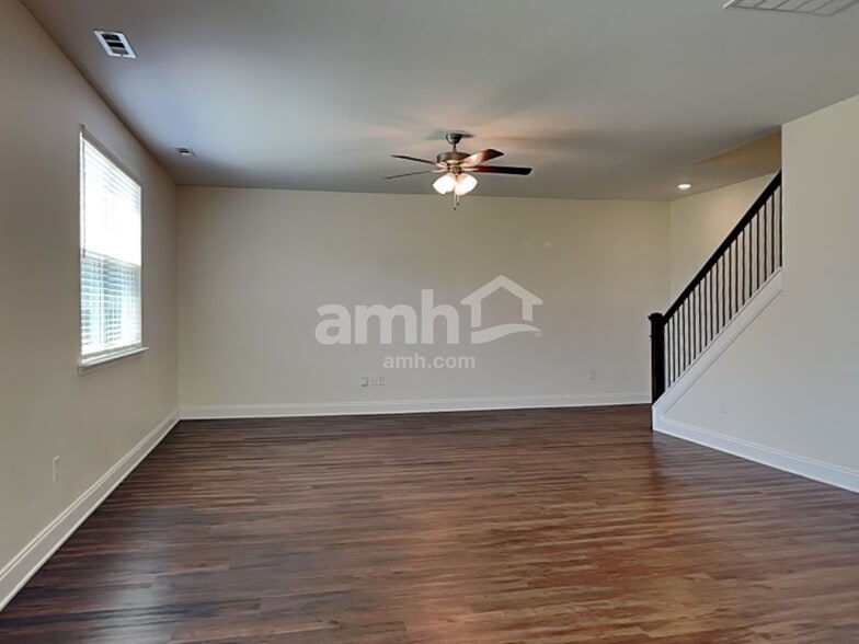 Building Photo - 5223 Valor Dr