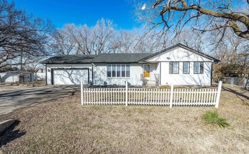 Building Photo - Stunning 5 Bedroom 3 Bathroom home!