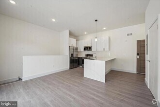 Building Photo - 1221 E Fletcher St