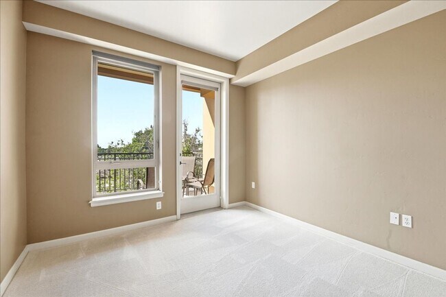 Building Photo - 1 Bedroom Condo in Downtown Boise:::: Balcony View of the City