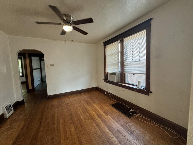 Building Photo - Lovely 2 Bedroom / 1 Bath for Rent - Section 8 Welcome