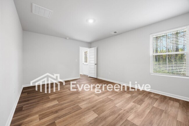 Building Photo - 1715 King Oaks Lp