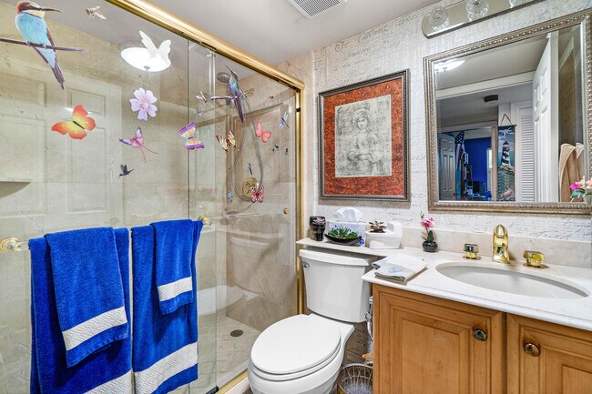 Building Photo - 374 Golfview Rd