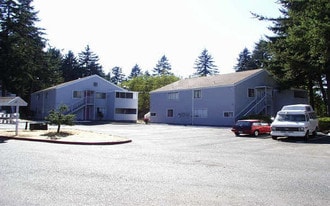 Building Photo - 17704-17736 NE Glisan St